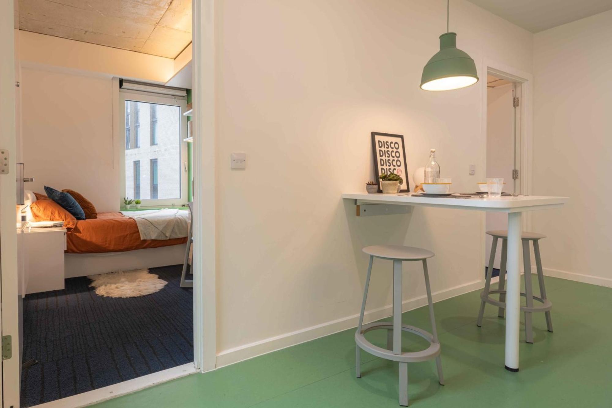 Stunning And In Iq Exclusive For Students * Brighton