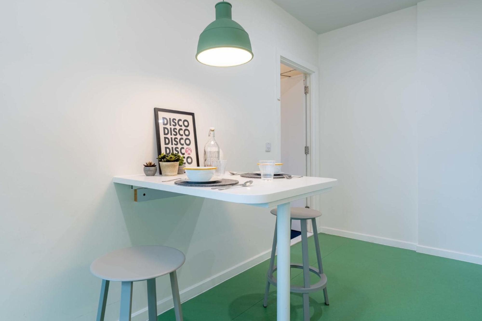 Stunning And In Iq Exclusive For Students * Brighton